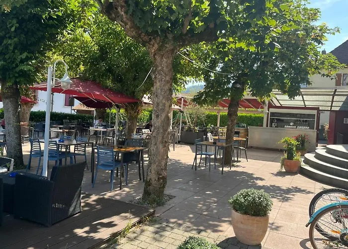 De D'yvonand فندق *