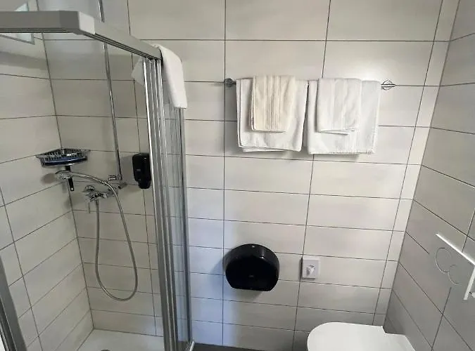 De D'yvonand فندق *